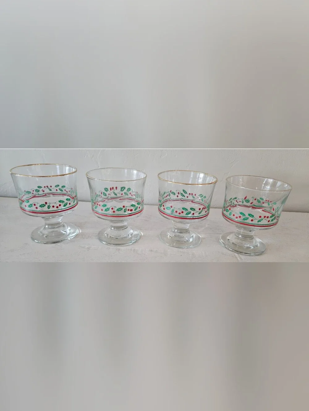 Holly Berry Sherbet Dessert Champagne Glasses Arby's Christmas Holiday Lot Of 4